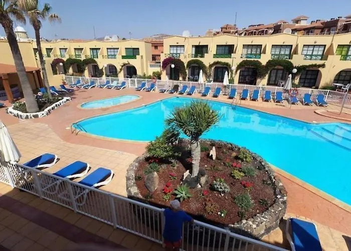 1-bed Sleeps 2 Garden & Pool Access 칼레타데푸스테